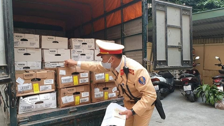 Hà Nội: Hơn 1 tấn thăn, sườn bò Canada hết hạn bị CSGT phát hiện