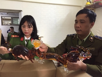 Triệt phá cơ sở sản xuất rượu linh vật giả nhãn mác nước ngoài