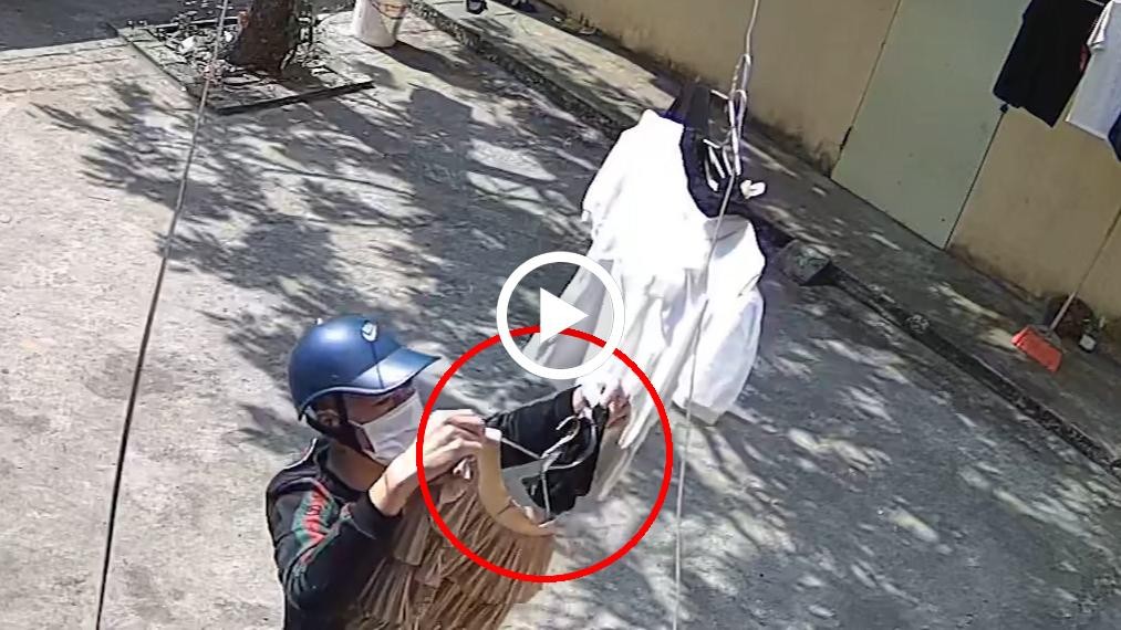 Video: Nam thanh niên rình mò 'cất hộ' nội y Video: Nam thanh niên rình mò 'cất hộ' nội y