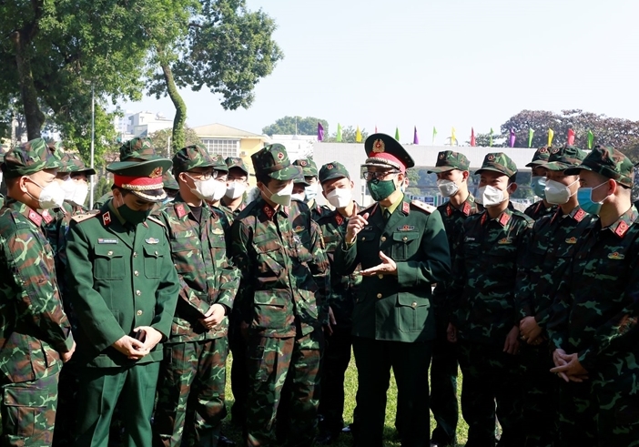 Hàng trăm thầy thuốc áo lính lên đường hỗ trợ các tỉnh miền Nam chống dịch