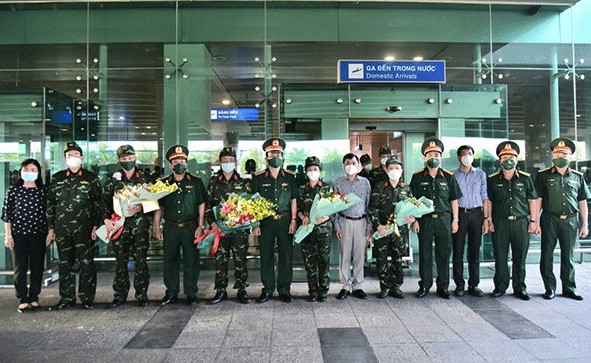 Hàng trăm thầy thuốc áo lính lên đường hỗ trợ các tỉnh miền Nam chống dịch