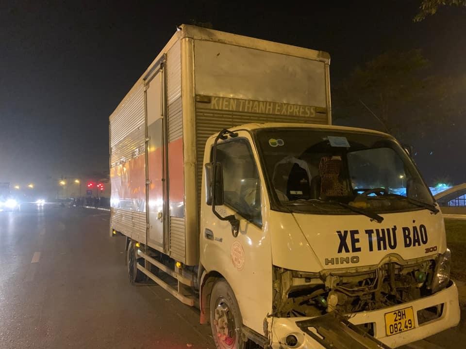Cố vượt đèn đỏ, xe tải thư báo tông nữ sinh 2k đi xe máy