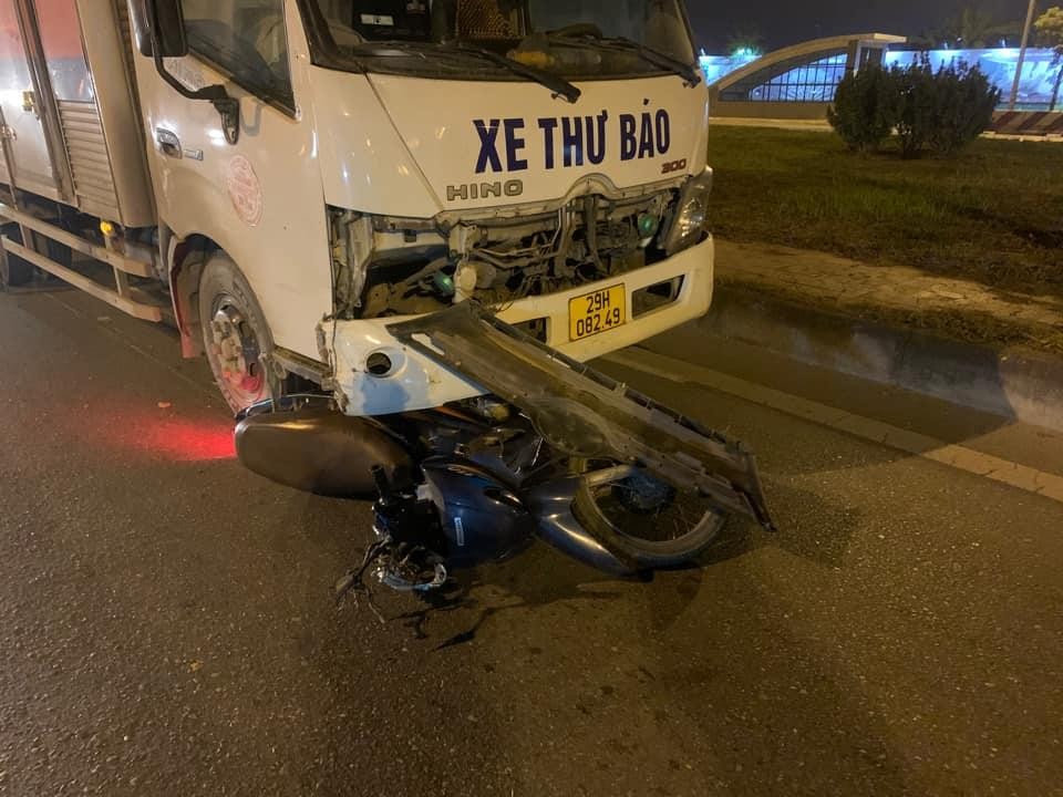 Cố vượt đèn đỏ, xe tải thư báo tông nữ sinh 2k đi xe máy