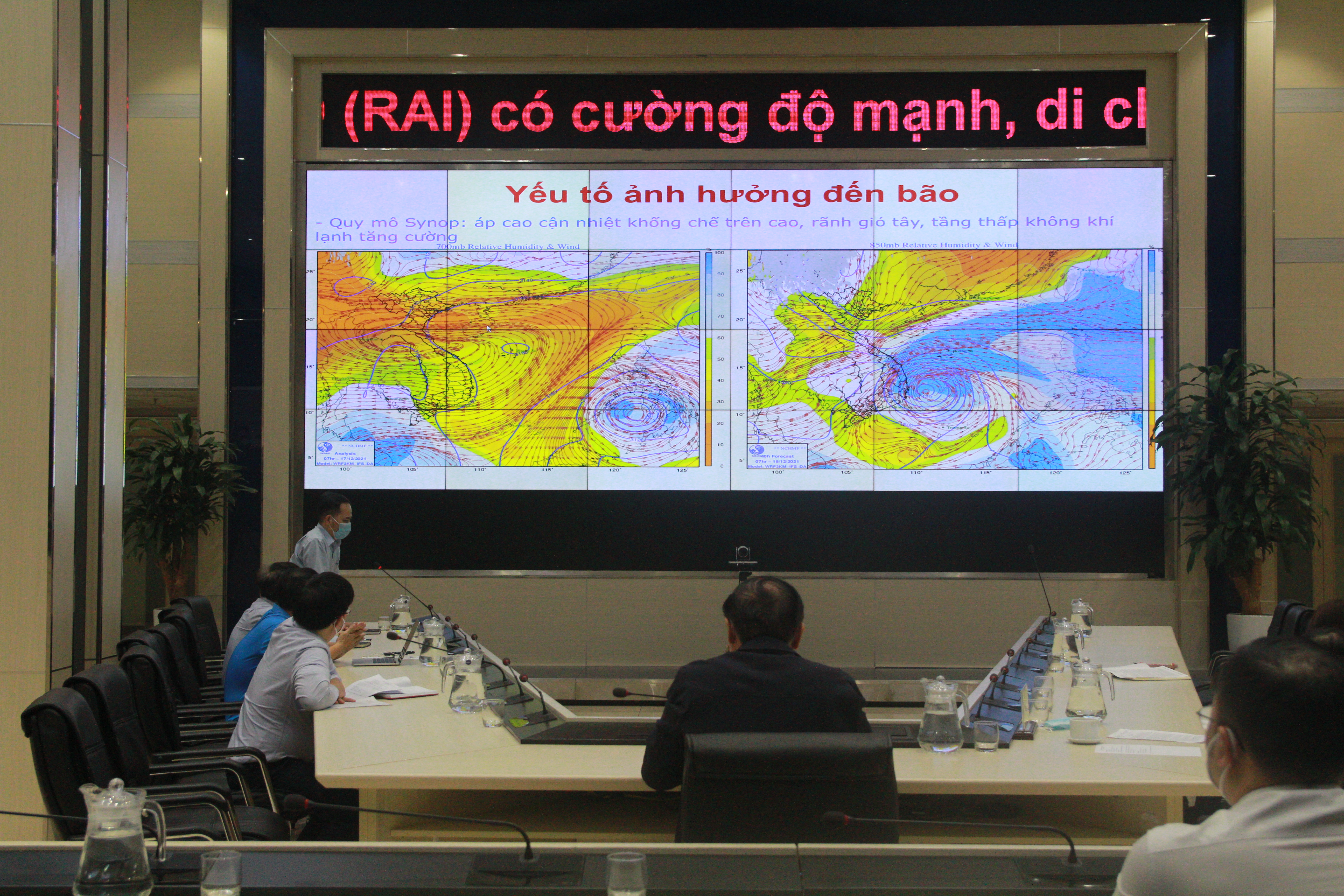 TIN BÃO KHẨN CẤP VÀ CÁC CHỈ ĐẠO ỨNG PHÓ
