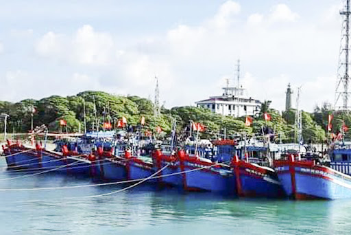 TIN BÃO KHẨN CẤP VÀ CÁC CHỈ ĐẠO ỨNG PHÓ