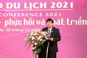 du lich dang phai doi mat voi nhung kho khan chua tung co