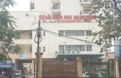 vu an bot thuoc ban ra ngoai o bv nhi nam dinh khoi to them 6 dieu duong