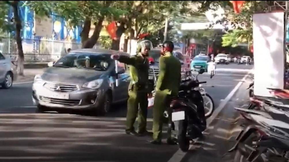 bi tuyt coi vi di nguoc chieu chien si cong an noi do lau ngay khong len pho