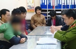 phat hien hang chuc dan choi phe ma tuy tai 2 quan karaoke