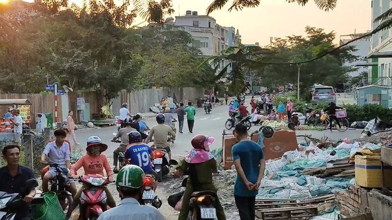 bi danh bam dap vi tra to 500000 dong mua chai nuoc suoi