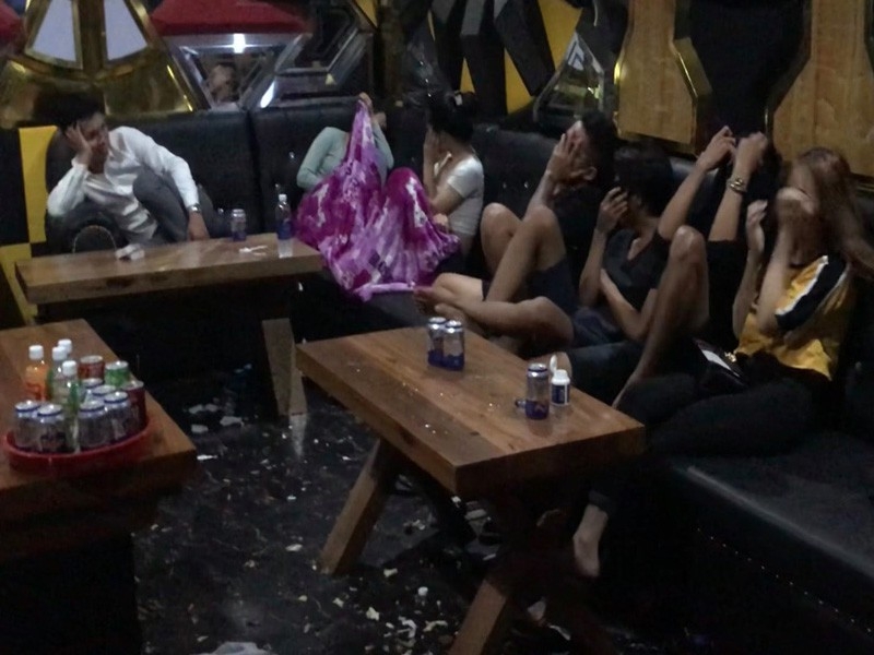 phat hien hang chuc dan choi phe ma tuy tai 2 quan karaoke