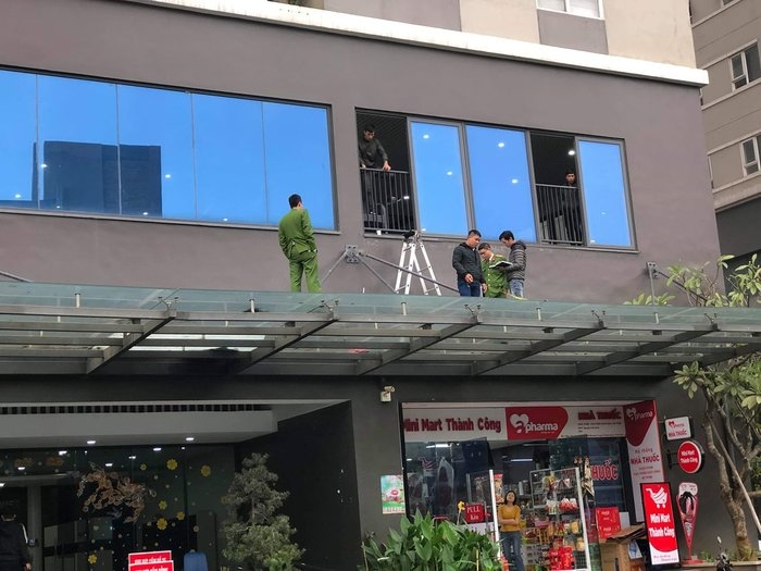 be gai 4 tuoi roi tu tang 25 chung cu pho khuong trung xuong dat tu vong