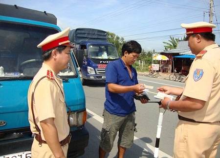 khong can mang ban goc giay to xe khi tham gia giao thong tu nam 2020