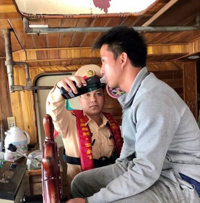 bac ninh hai thuyen truong bi xu phat 15 trieu dong vi pham nong do con