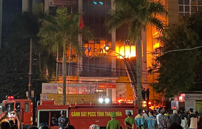 Cháy lớn tại tòa nhà Dầu khí - Thanh Hóa