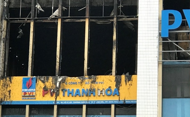 Hiện trường vụ cháy tòa nhà Dầu khí khiến 15 người thương vong hien truong do nat sau vu chay toa nha dau khi khien 15 nguoi thuong vong