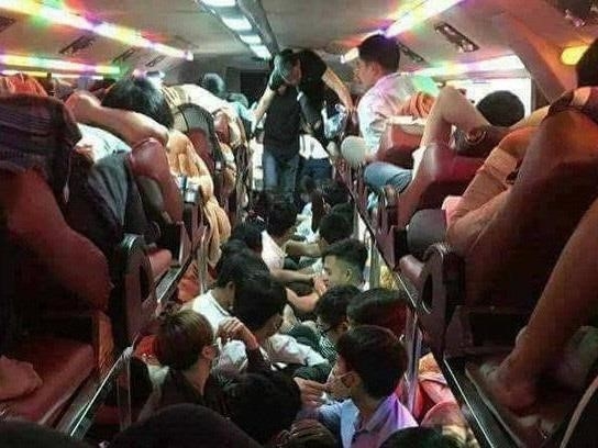 bi chat chem nhoi nhet tren xe khach dip tet goi vao so duong day nong nao