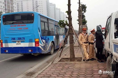 tai xe xe buyt bi phat 17 trieu dong vi say ruou van lai xe cho khach