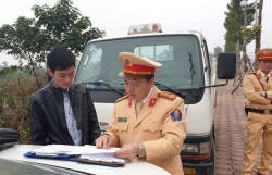 dinh chi tai xe xe buyt hanh hung khach o tphcm