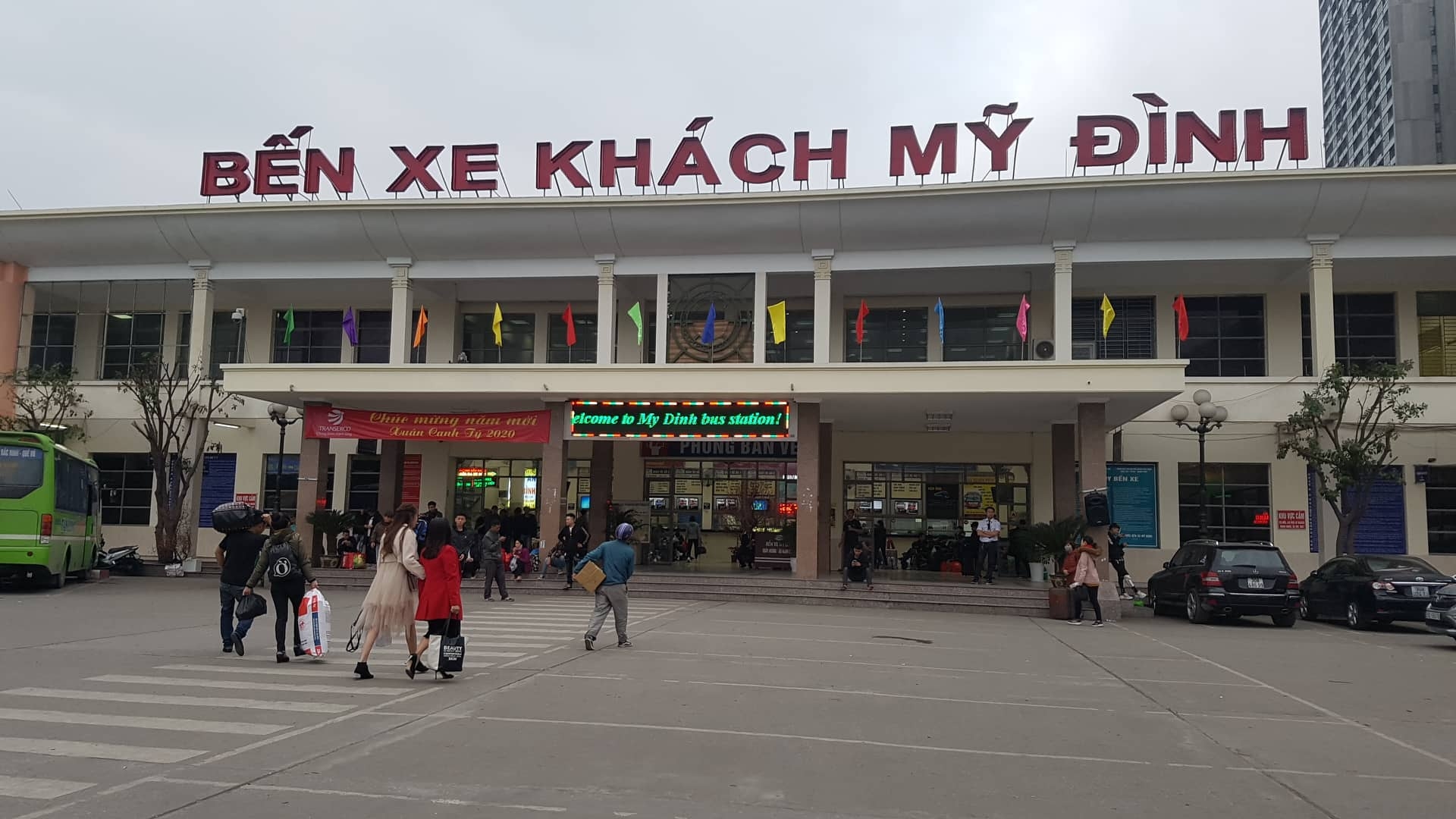 nhieu ben xe diu hiu ngay 28 tet