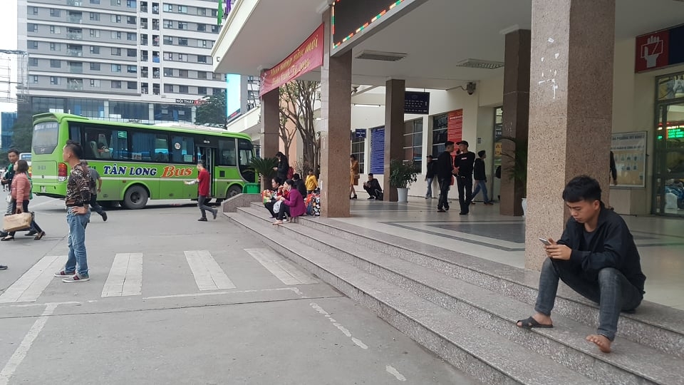 nhieu ben xe diu hiu ngay 28 tet