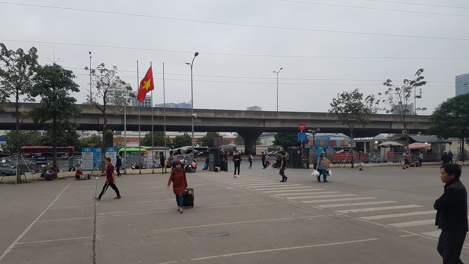 nhieu ben xe diu hiu ngay 28 tet