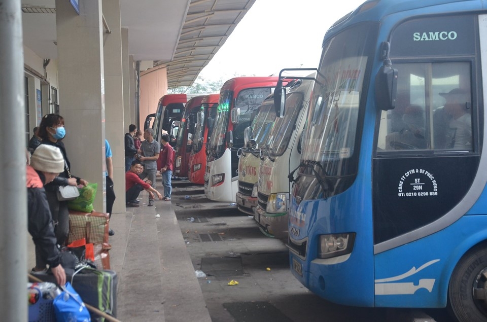 nhieu ben xe diu hiu ngay 28 tet