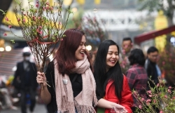 Gió mùa đông bắc tràn về, ngày mùng 1 Tết Bắc Bộ chìm trong mưa rét