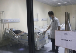 thao tien xac nhan nhiem covid 19 thuy hang va duong thanh vang lac quan khi cach ly