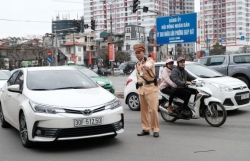 va cham voi xe bon cho be tong mot phu nu bi can tu vong