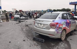 truy tim lai xe mercedes tong tu vong tai xe grabbike va nu tiep vien hang khong bi thuong nang