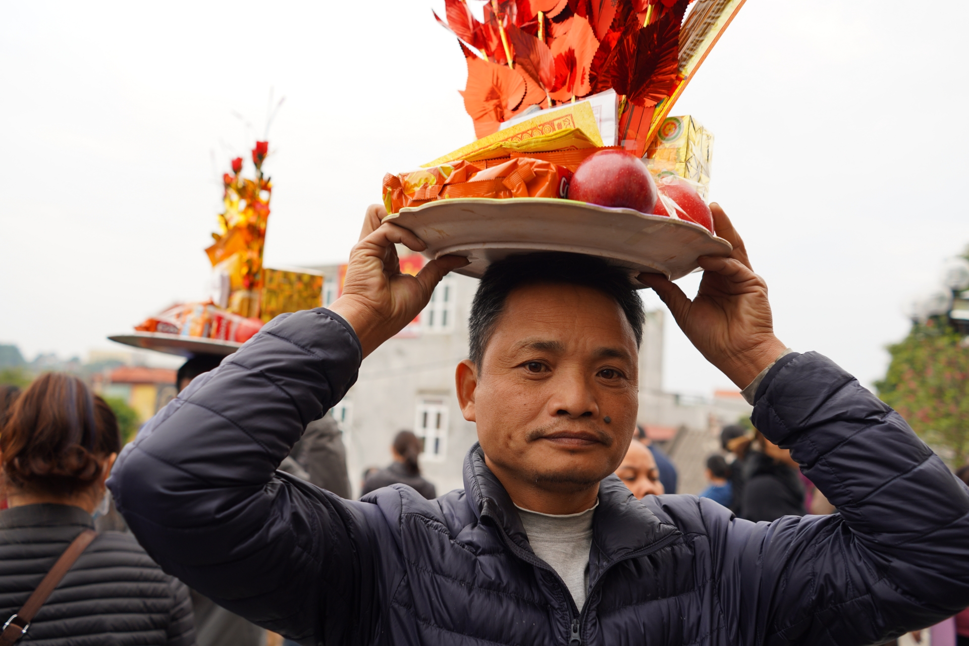 bien nguoi chen chan do ve den ba chua kho xin loc dau nam