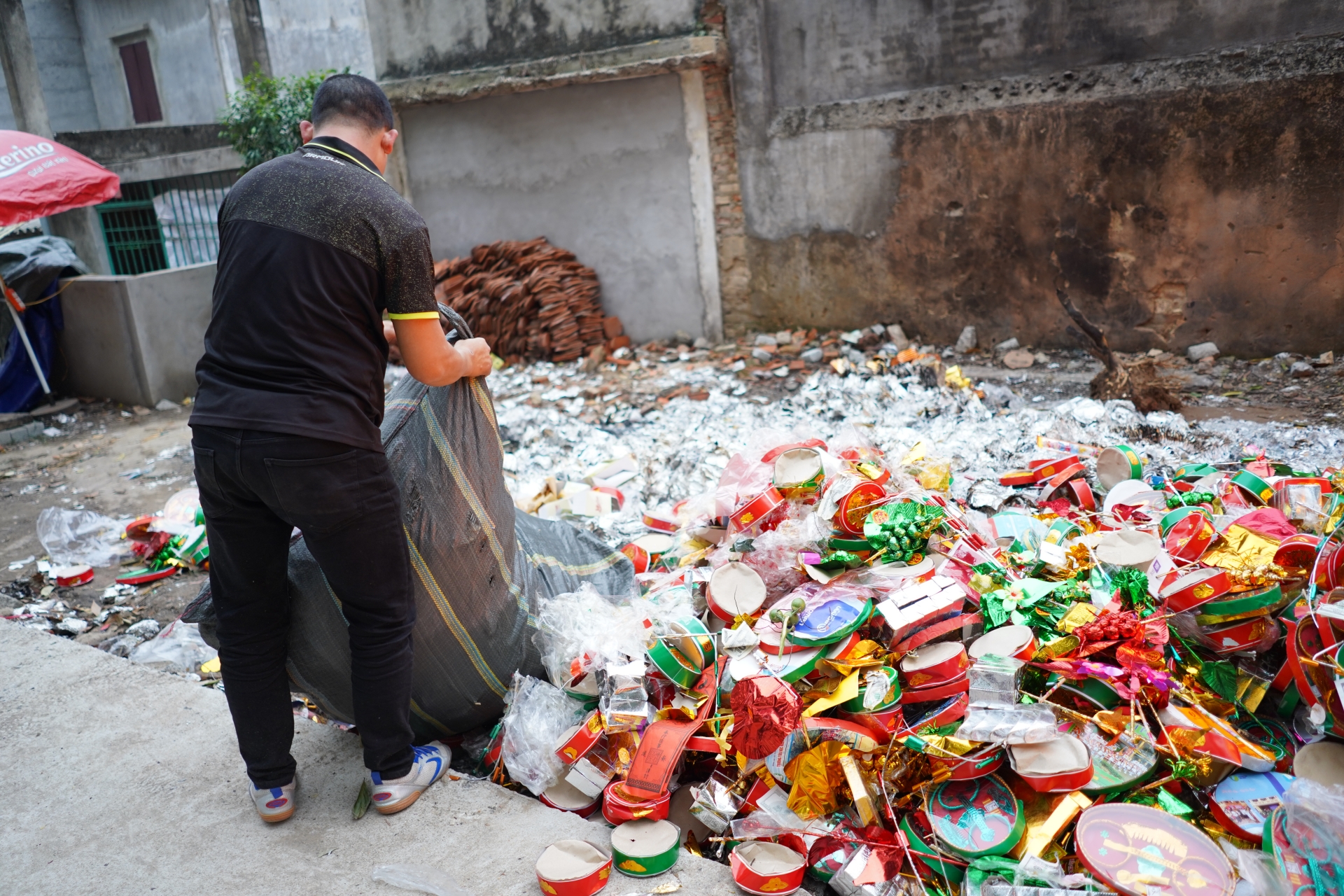 bien nguoi chen chan do ve den ba chua kho xin loc dau nam