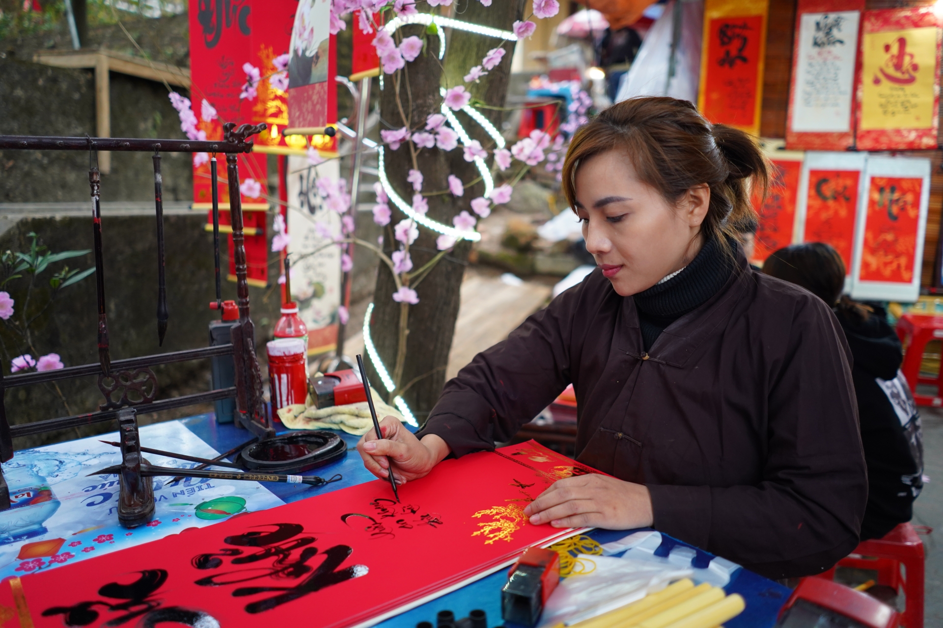 bien nguoi chen chan do ve den ba chua kho xin loc dau nam