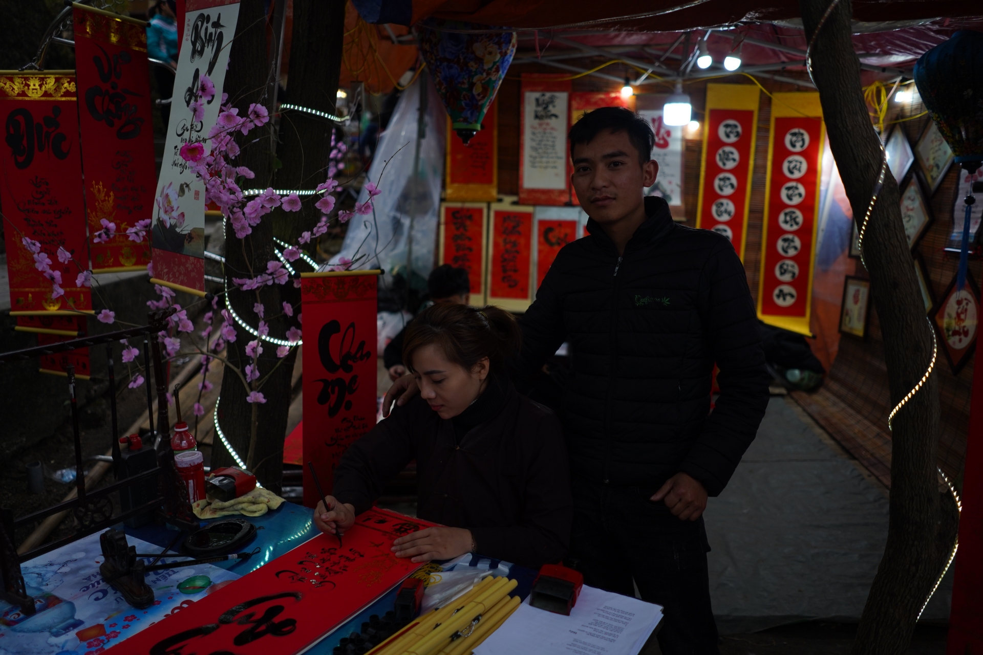 bien nguoi chen chan do ve den ba chua kho xin loc dau nam