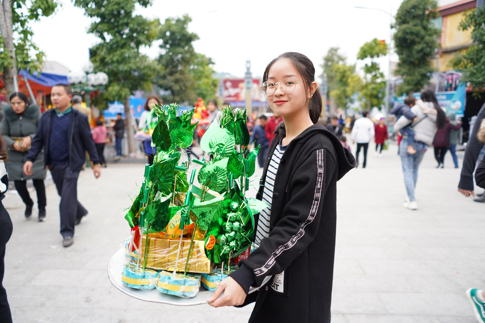 bien nguoi chen chan do ve den ba chua kho xin loc dau nam