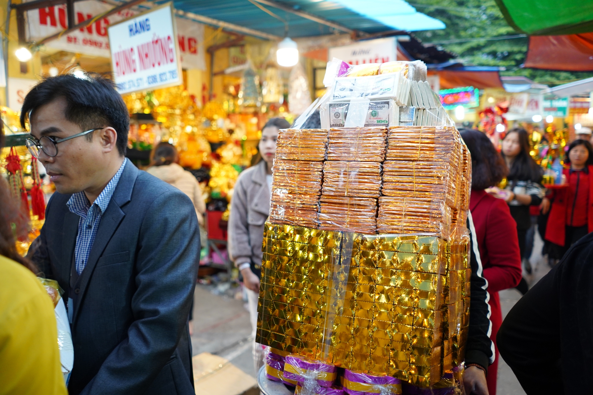 bien nguoi chen chan do ve den ba chua kho xin loc dau nam