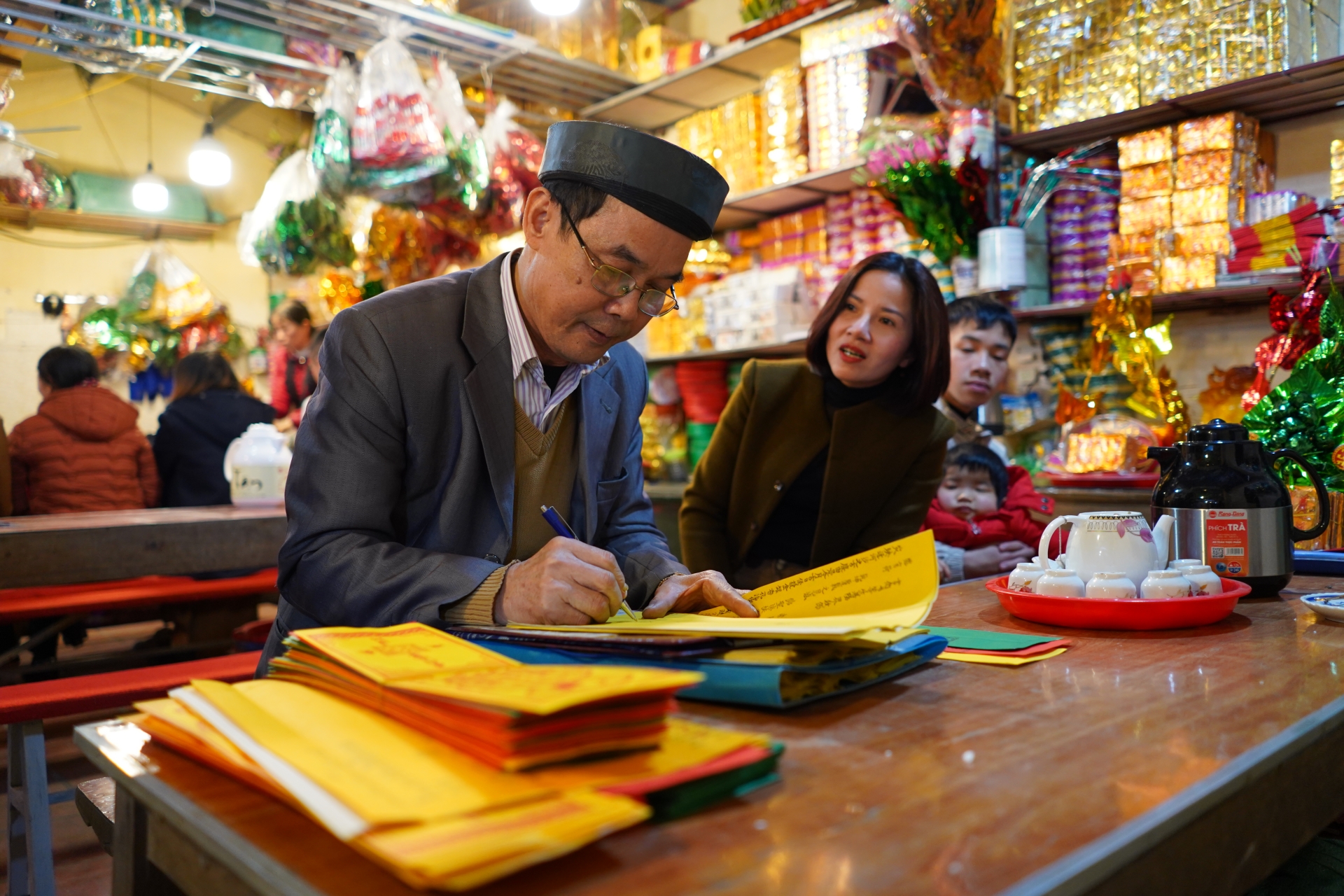 bien nguoi chen chan do ve den ba chua kho xin loc dau nam