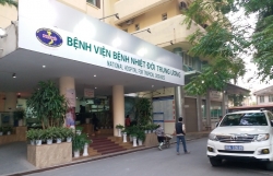 video nguoi dan ha noi chen chan tranh nhau mua khau trang phong virus corona