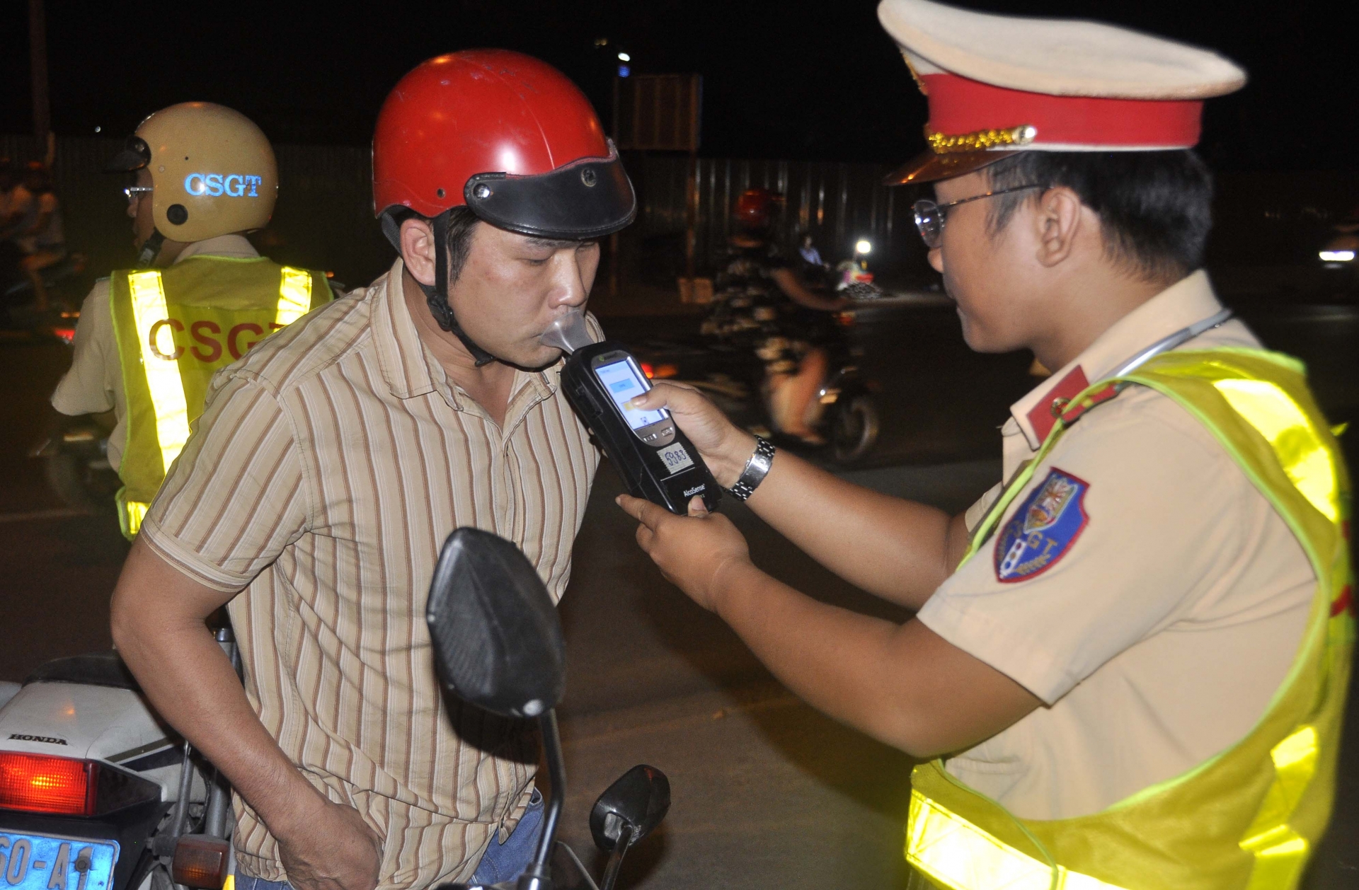 who tai viet nam nen tiep tuc thuc hien kiem tra nong do con nhung su dung ong thoi moi cho moi nguoi duoc kiem tra