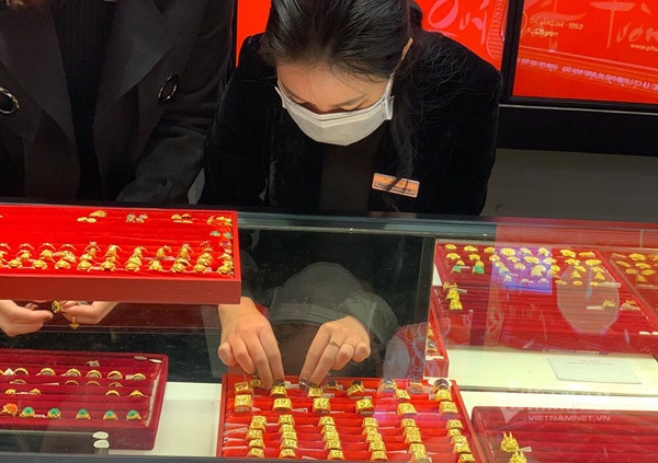 vang bat ngo boc hoi 600000 dongluong ngay via than tai