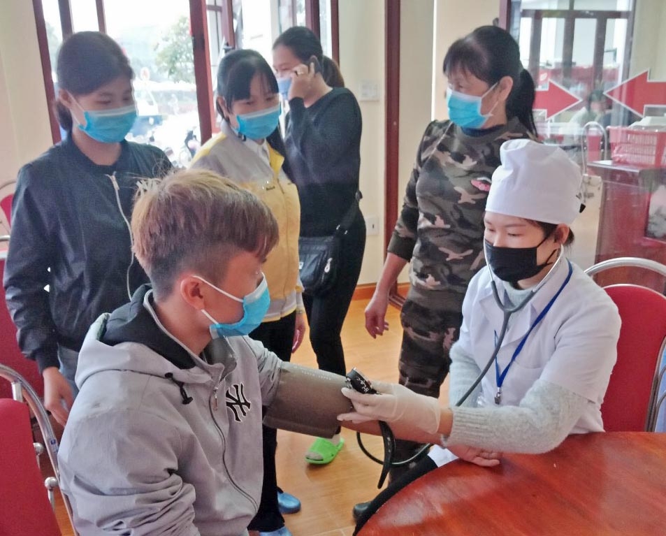 quang ninh lay mau benh pham xet nghiem virus corona benh nhan tu vong tren duong di cap cuu