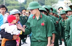 uy ban atgt quoc gia de nghi cong an hai duong xu ly nghiem nhom thanh nien chan xe cho tan binh