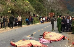 o to 16 cho vuot au gay tai nan kinh hoang nhieu nguoi thuong vong