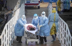 cham vao buu kien duoc gui tu trung quoc co nguy co nhiem virus corona khong