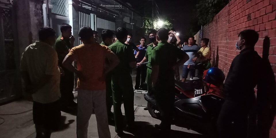 doi nam nu tu vong trong ngoi nha bi chay