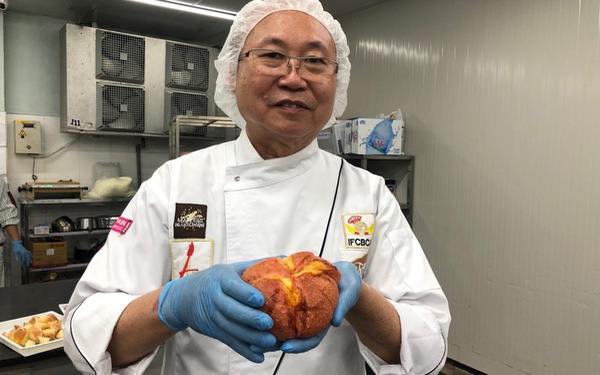 banh mi lam tu thanh long chi 6000 dong giai cuu nong san giua mua dich virus corona