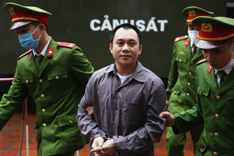 tai xe container tong xe innova di lui tren cao toc bi de nghi 4 5 nam tu