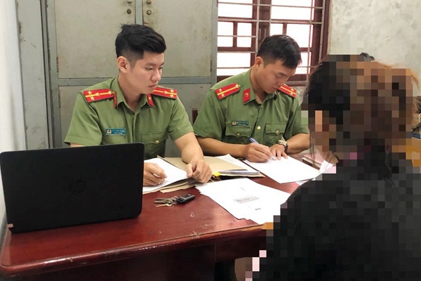 tung tin bi nhiem covid 19 de tron chu no