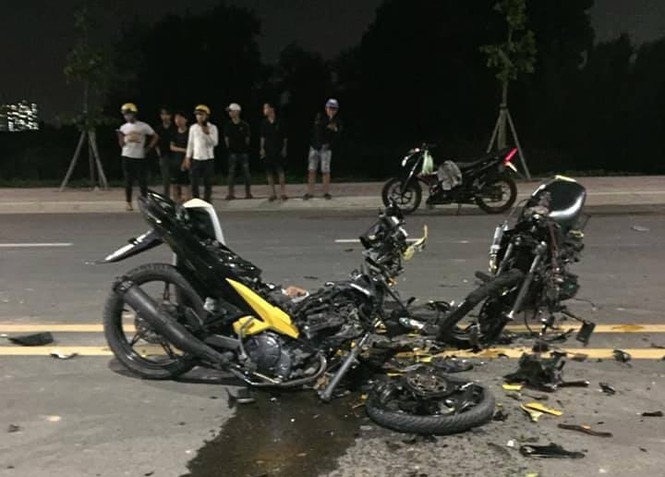 ru nhau dua xe 2 nam thanh nien tu lao vao nhau tu vong